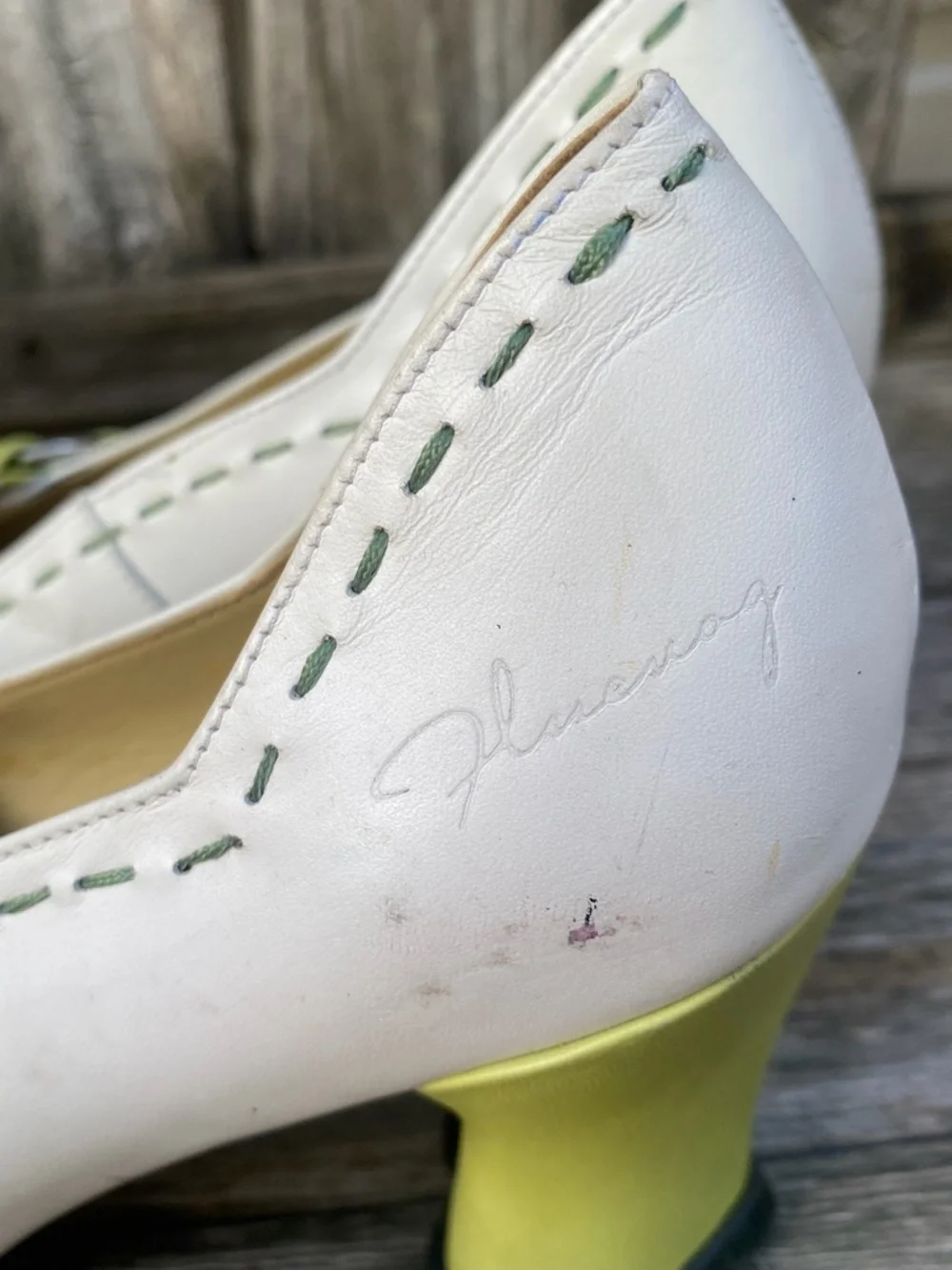 JOHN FLUEVOG CHOICE white and green VANNY PUMPS 9 HEELS LEATHER PIN-UP SHOES - Picture 5 of 14